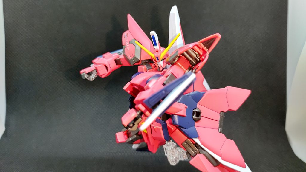 ビームサーベル。肩の可動が良いのがわかります。刀身が見えない方は、心の眼を開いてください。···ほら、見えてきたでしょう？