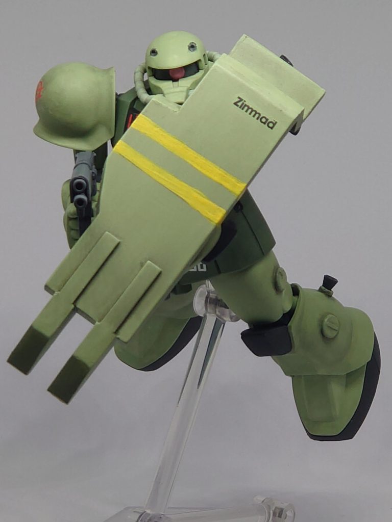 打突武器としても使用可能な大型シールドで体の主要部分を保護しつつ、自由自在に偏向可能な土星エンジンで突撃を敢行する。