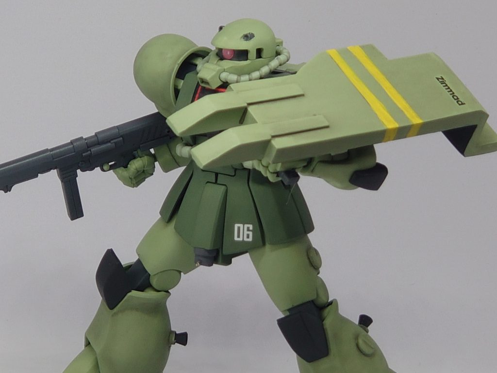 拠点攻撃時、歩兵などを攻撃するのに頭部30mm機関砲やマシンガンでは過大火力なので対人目的で股間部に7.92mm対人機関銃の自動銃塔を搭載している。  ということで、ザクの日(3/9)に間に合うよう完成させたザクでした。