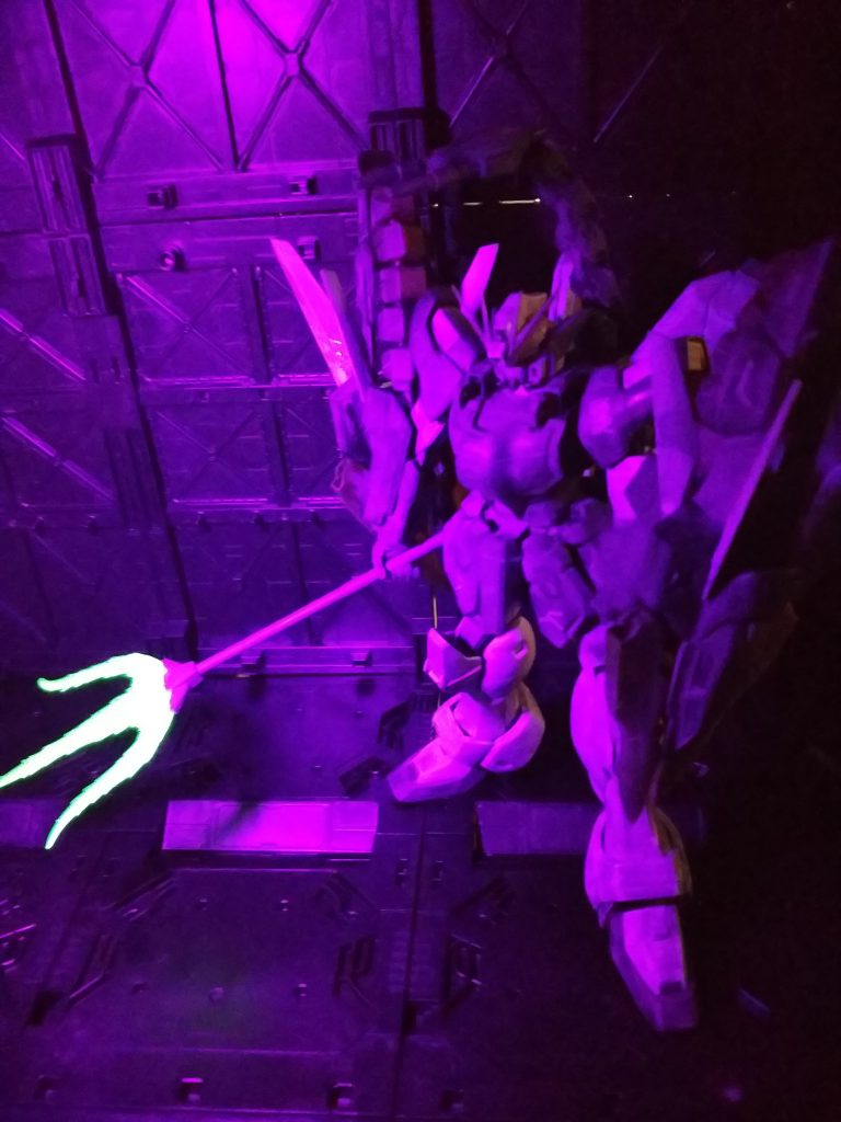 ツインビームトライデントはもちろん発光