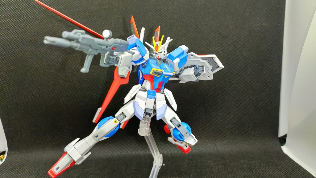 ビームライフル。シード撃ちと同じにならないように、体軸捻ってみました