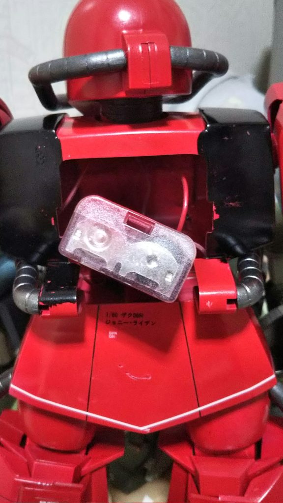 100円ショップのLEDライトが入ってす。腰のデカールが気に入ってます。