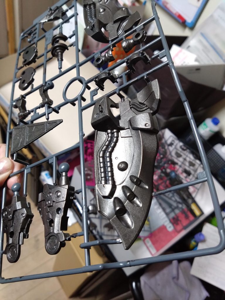 どうということはないのですが内部メカはメタリックブラックとシルバー混ぜたらいい感じになると気付きました。