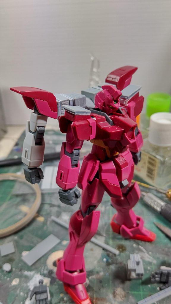 ランシエの肩を再利用して、以前デスティニーインパルスを作ったときに余ったインパルスの腕を取り付けてサブアームにしています。