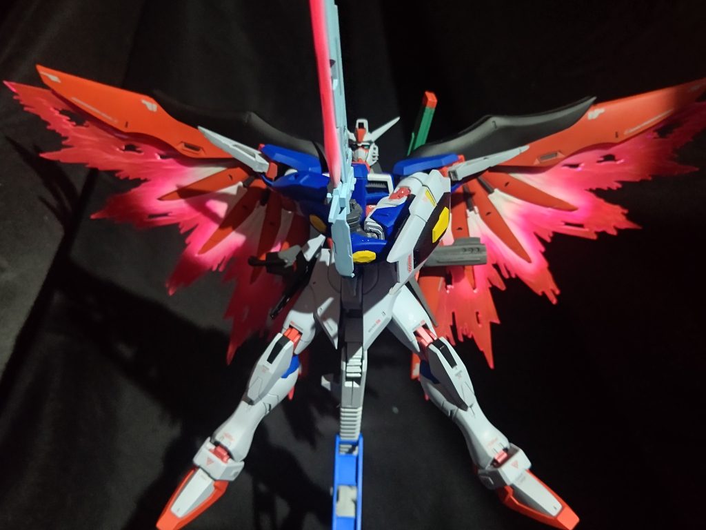 光の翼の塗装レシピ下地 フィニッシャーズ クリア→ガイアカラー パールゴールドホワイトで根元を塗装→Mr.カラー アメジストパープル→ガイアカラー 蛍光ピンク→ガイアカラー ミントグリーンパープル(本当に粉吹きなので効果あったか謎)……てな具合です。