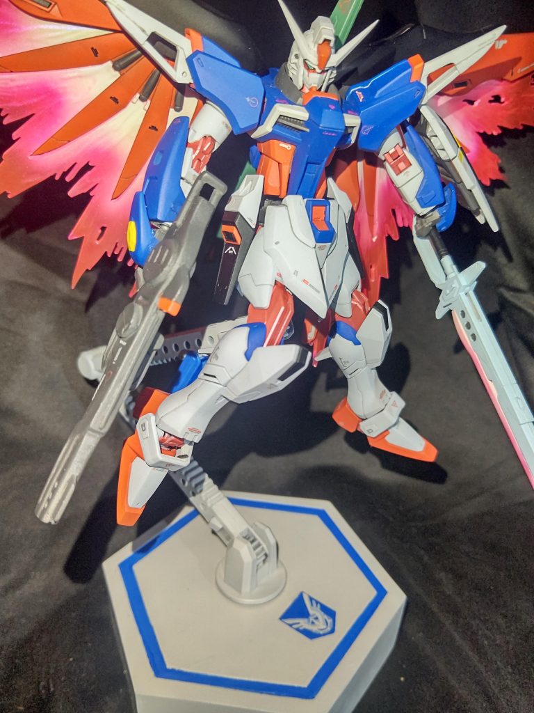 台座にコンパスのマークを筆で描きました。何とかなるもんですね。