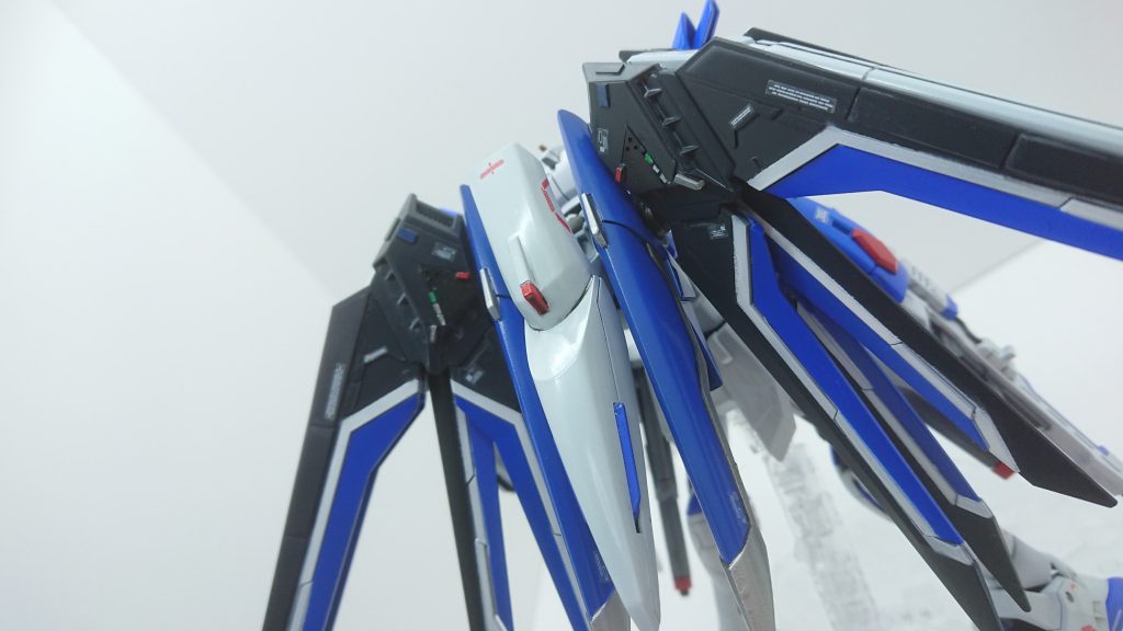 羽にもディテール追加