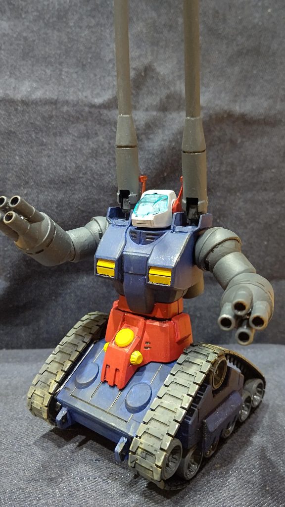 手を動かすくらいしかポージングのバリエーションがありません(哀)