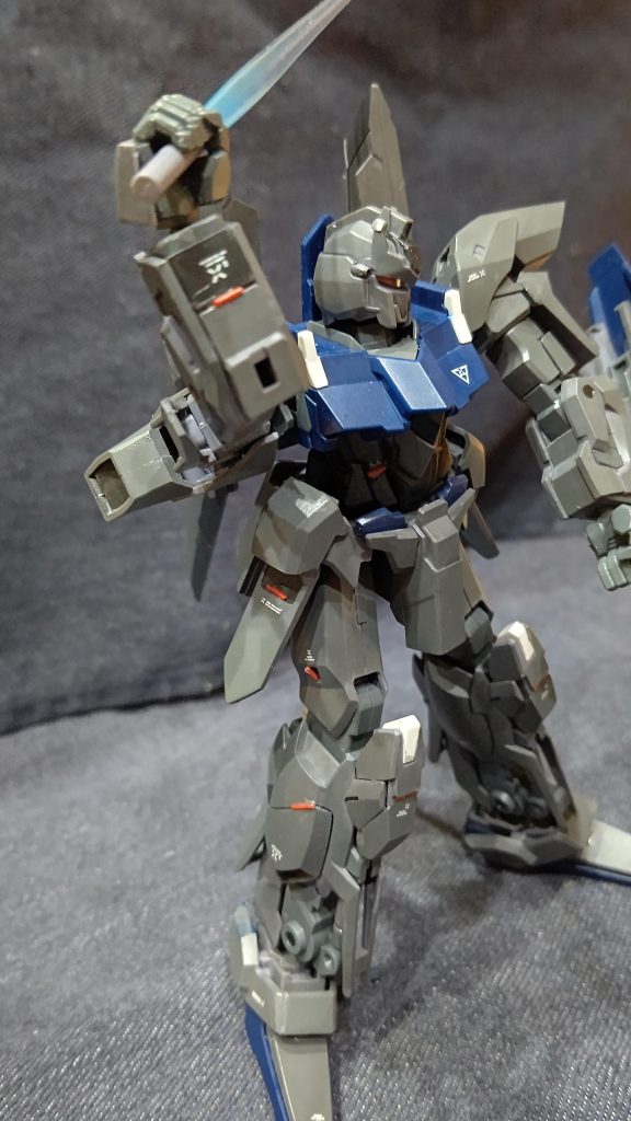 各所に赤ランナーを伸ばしたものを接着してワンポイント。