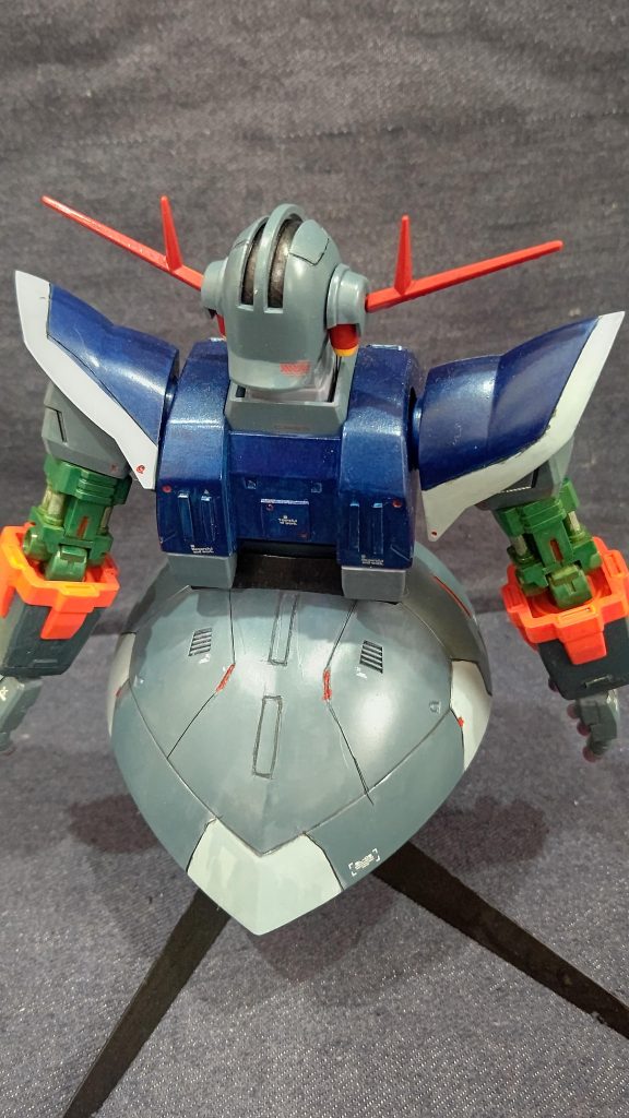 肩やスカートにスジボリと塗り分け。広範囲でやりがいがあります。曲線は難しいです