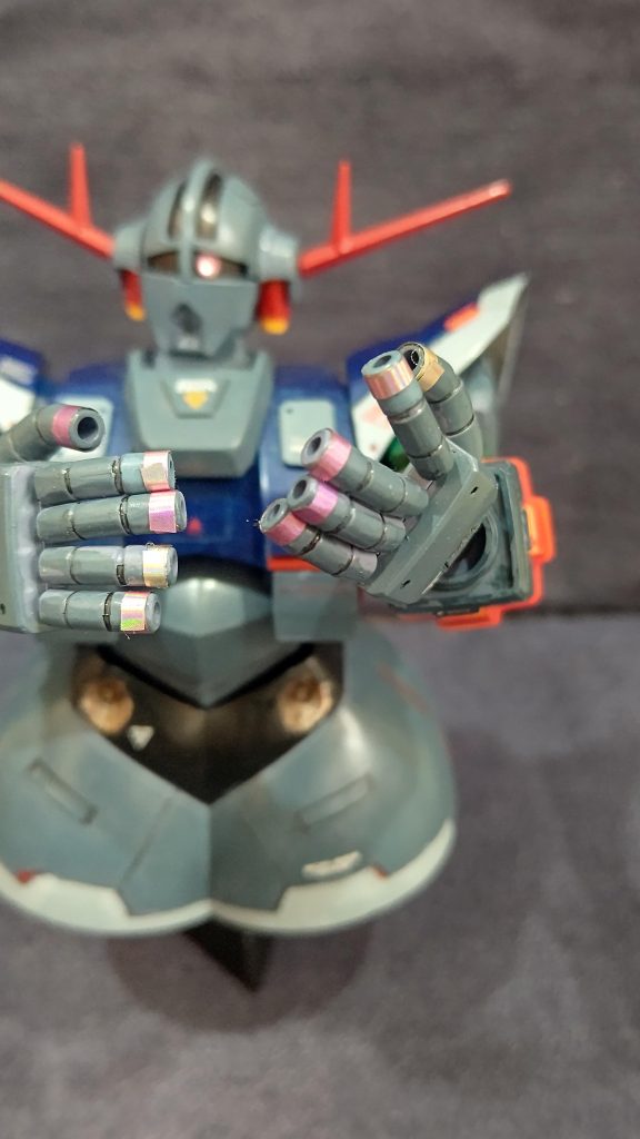 指先もおしゃれにキラキラシールです。