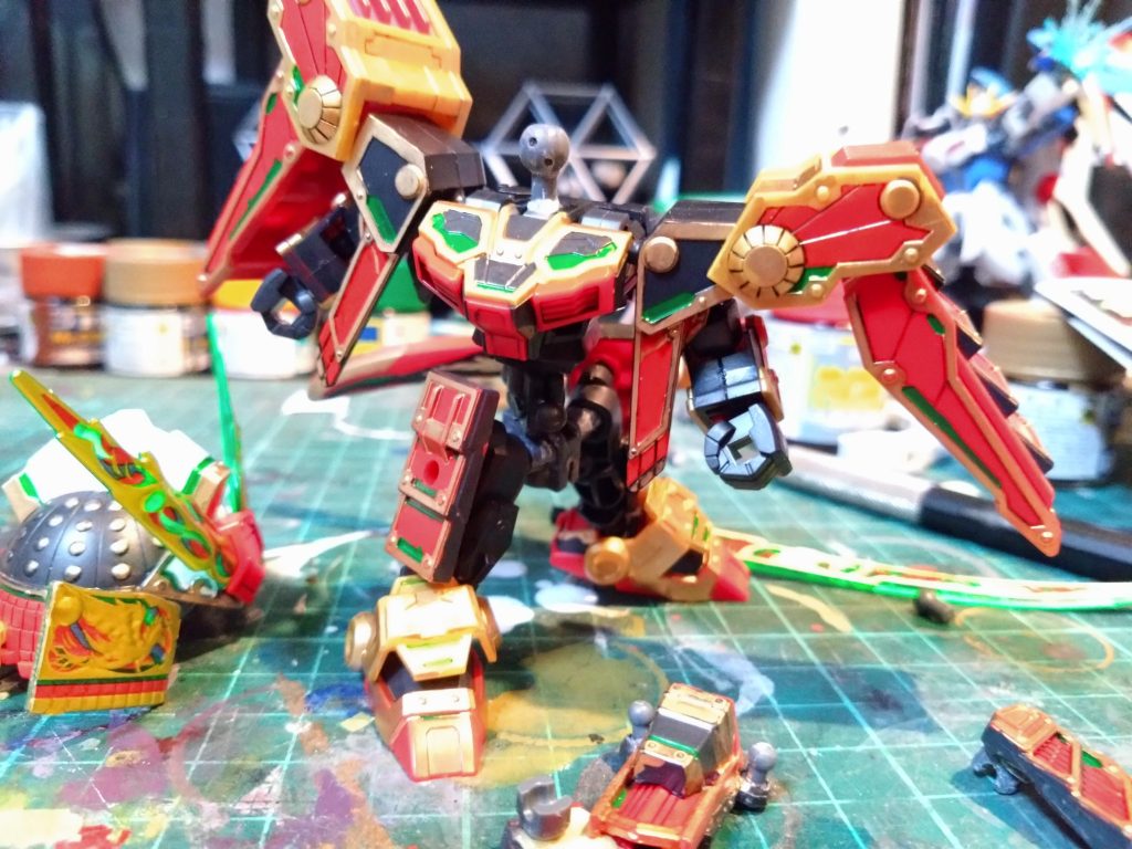 また、足の付根にも可動域を付けることで腰回りの鎧の干渉以上に可動域を広げたました