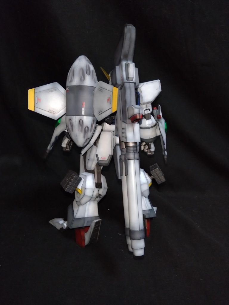 背面　　　　　　　　　　　　　　　　　　　　　　傾向武装は背面ユニットの差込口を利用してます。　　フレキシブルアームを使用しているので自由な角度を取れます