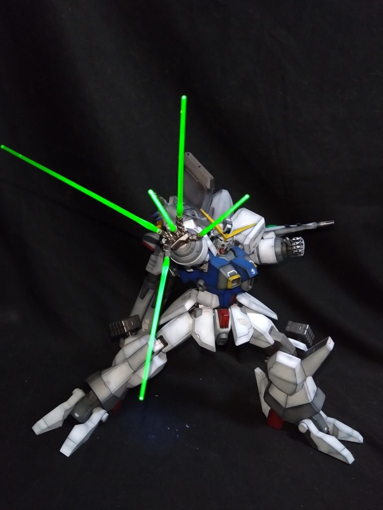 デストロイお馴染みの指ビーム、これがフリーダムよろしくマルチロックオンだとしたらフリーダムバリの火力を超えられるのか？