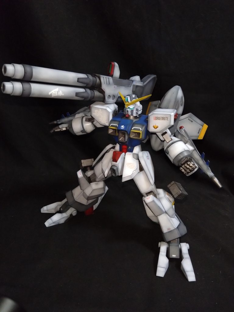 大型キャノン展開形態　　　　　　　　　　　　　　　背面マウント状態から展開可能