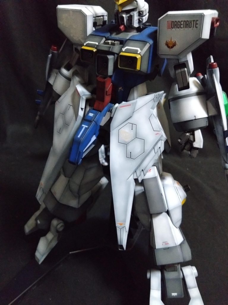 アーマーの取付用軸は角度調整を可能にすることでポージング時の干渉を緩和出来るようにしてます