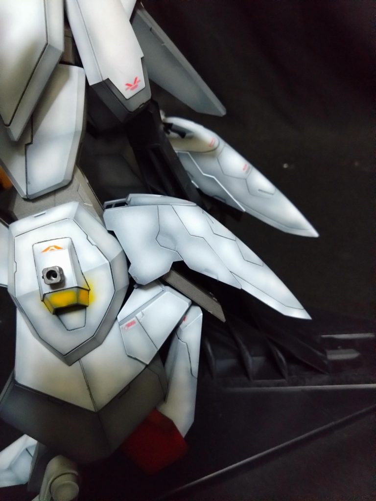 足後部にはボールジョイントを取付けておりユニットとの接続を可能にしてます