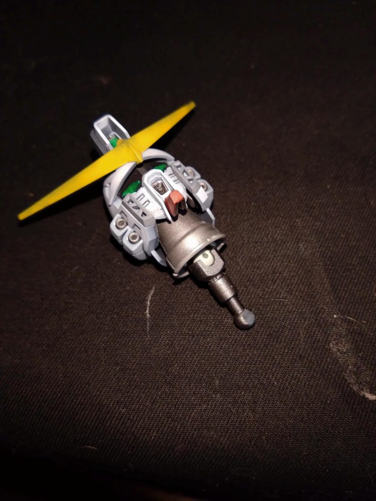 このままでは頭部が接続出来なかったので延長用の軸も作成しました