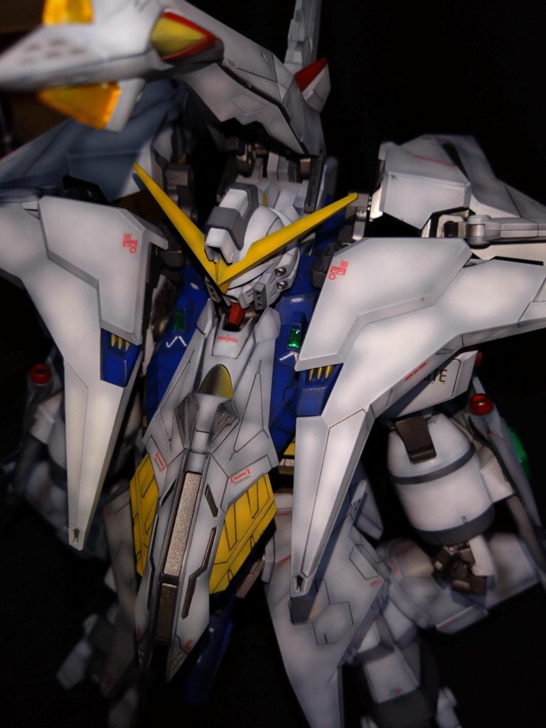 最後に頭部をはめ込み装着完了になります（笑）