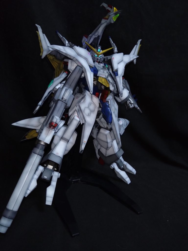 フルクロス形態　　　　　　　　　　　　　　　　　　フライトユニットを追加外装として装着した形態　　　予想以上にサイズに違和感なく装着できました（笑）