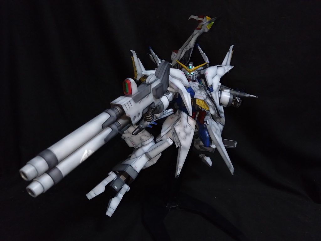 ビーム・ライフルは手持ちと背面にマウントの選択出来ます