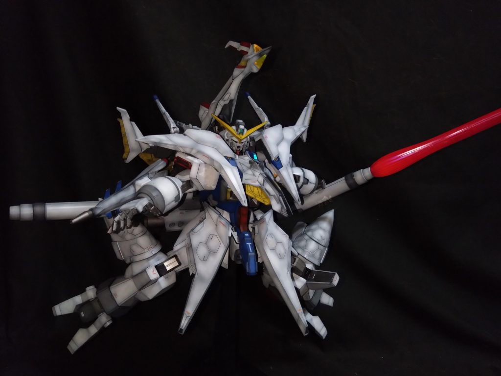 あんなにインパクトのあったデストロイがアーマー付けたらただのペーネロにしか見えなくなるほどのアーマーの主張が強いこと（笑）　　　　　　　　　フルクロス形態でも可動域を殺さず、無理のない着脱可能に工夫するのに苦労しましたが良い出来になったと思います😁