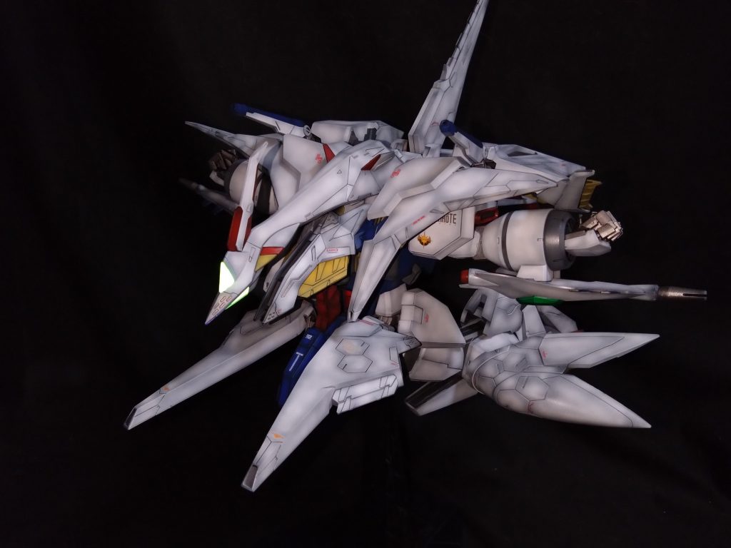 フライトフォームとして、フルクロス形態でのMA状態になります　　　　　　　　　　　　　　　　　　この形態で超高速で接近して来る巨体の見せるプレッシャーとか凄そうです(^_^;)