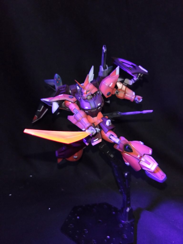 サーベルの保持に少し不安があったので、グリップを少し肉増ししてます