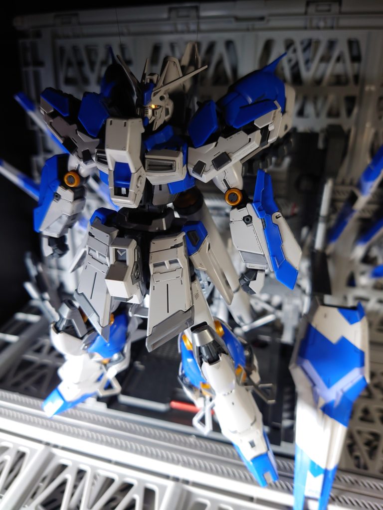 シールもセンサーカメラと関節に使用しただけ。このHi-νは素材になる予定なので、記録として完成させました。ここからが始まりなのですヽ(´o｀；