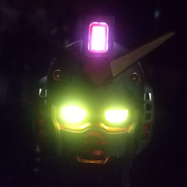 ガンプラくんの目が光る