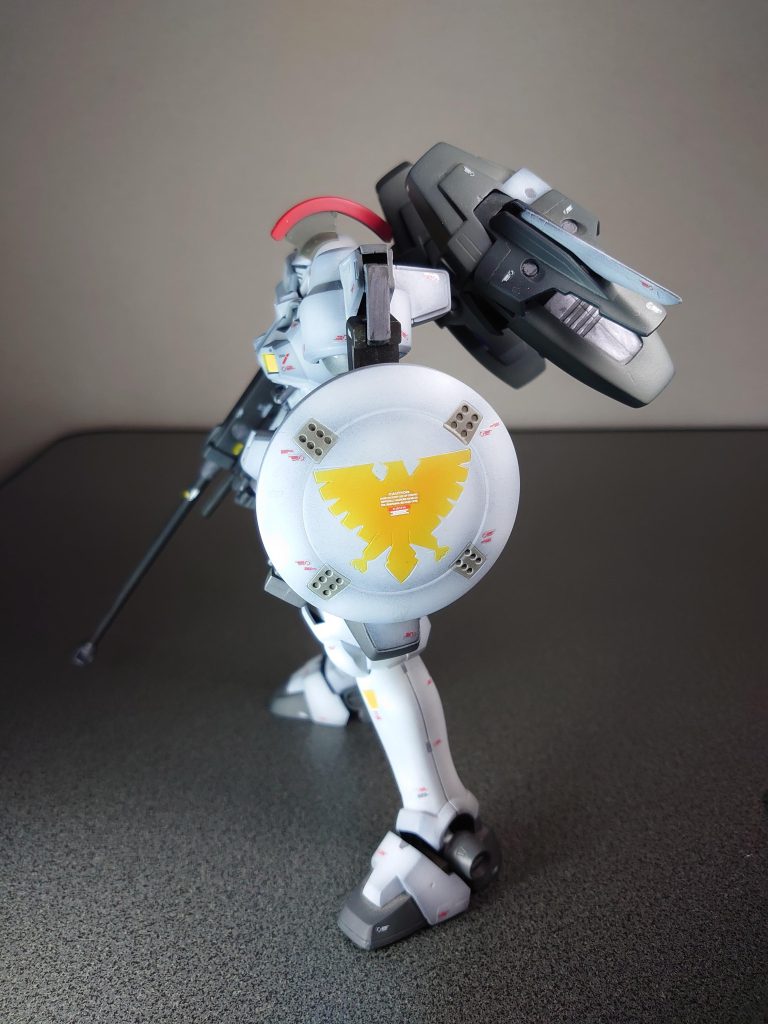 色分け等は余りありませんが塗装してやると見違えるようなトールギスが出来上がります。