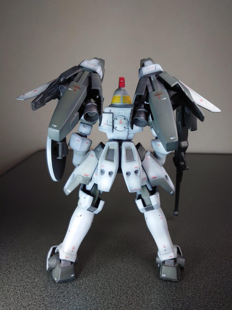 バックパックのバーニアも連動して開閉できます。