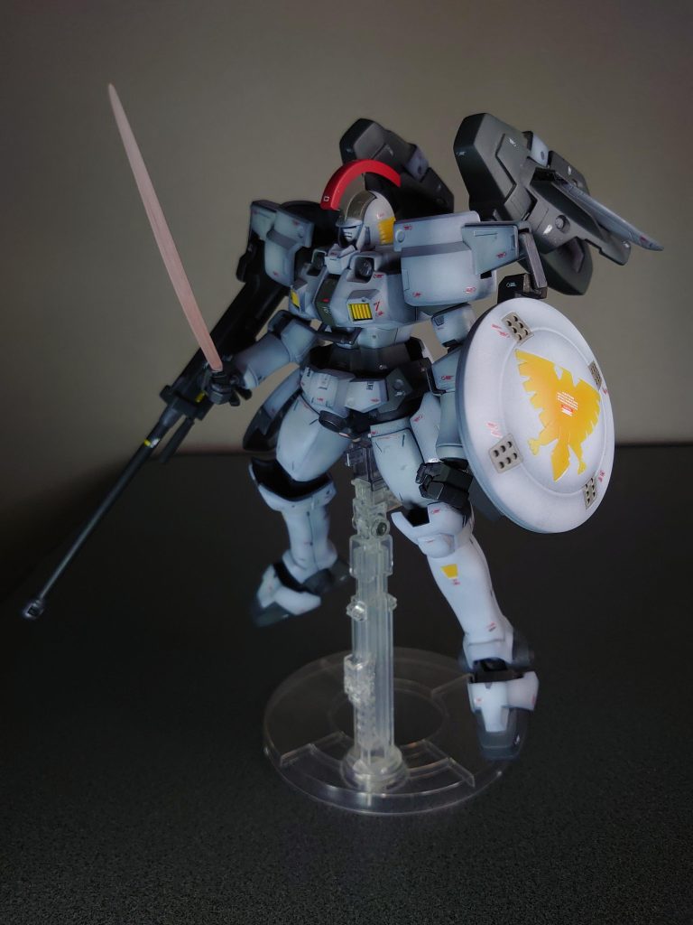 ビームサーベルはクリアパーツに交換しています。