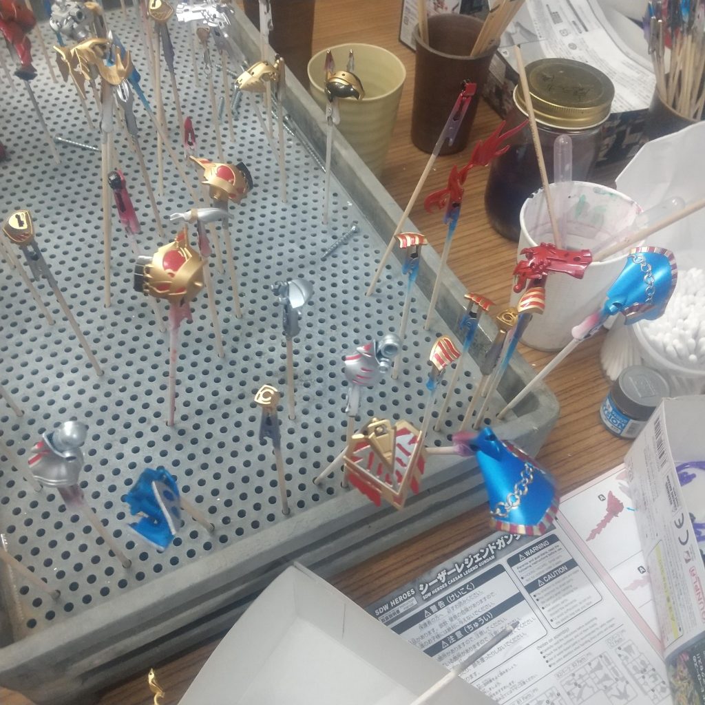 30年ぶりくらいのガンプラ再デビュー！！中学生の頃、買いたくても買えなかったエアブラシを大人の財力で買ったけど、あの頃の様に目が見えずに老眼と戦っています。手に入れたものと引き換えに失ったものの大きさを感じています・・・。 