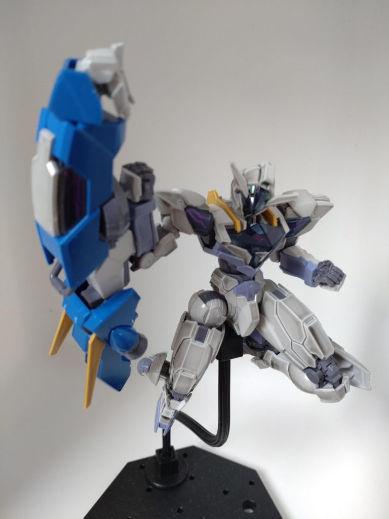 箱絵ふうにポーズ　みなさんシェルユニットを塗装されていて綺麗に光ってますよね〜真似したいですが細かすぎで目も手元も対応できません!シールで満足とする出来るようになるのかな？　いつかはワタシも…もう始まっているからね　とか言うでしょ