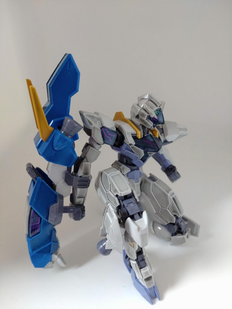 いつも成形色で作ってこなかったので元色のままは自分の中では新鮮です　水星シリーズは膝立ちもラクラクで技術の高さに感動です