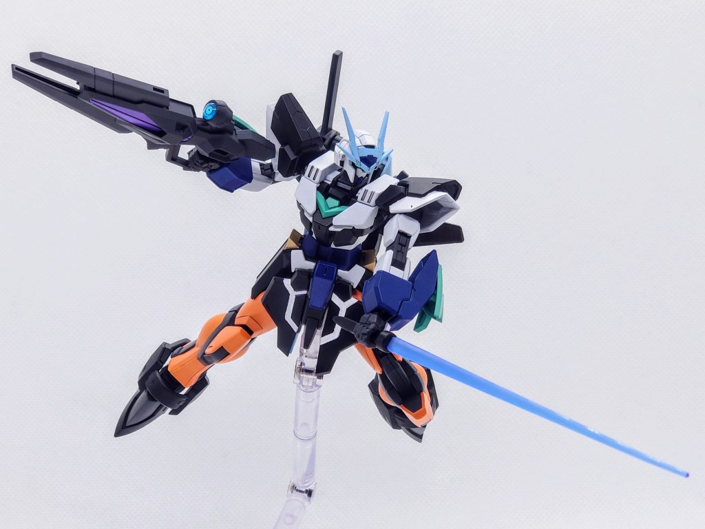 ビームサーベル左肩に装備しています。