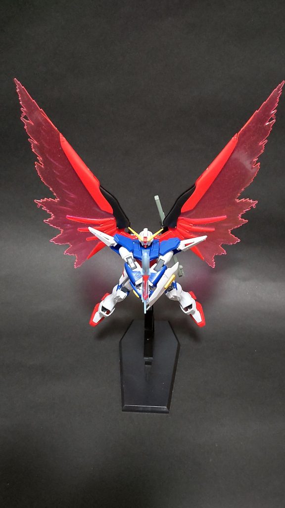 基となったのはこちら、2005年発売HGデスティニーガンダム付属の翼です。普通にキットの出来もいいのに光の翼まで付いてくる。やはり傑作キットですね。とはいえ令和の基準で見るといささか設計が古いので、現代風の表現を取り入れて改造してみる事にしました。