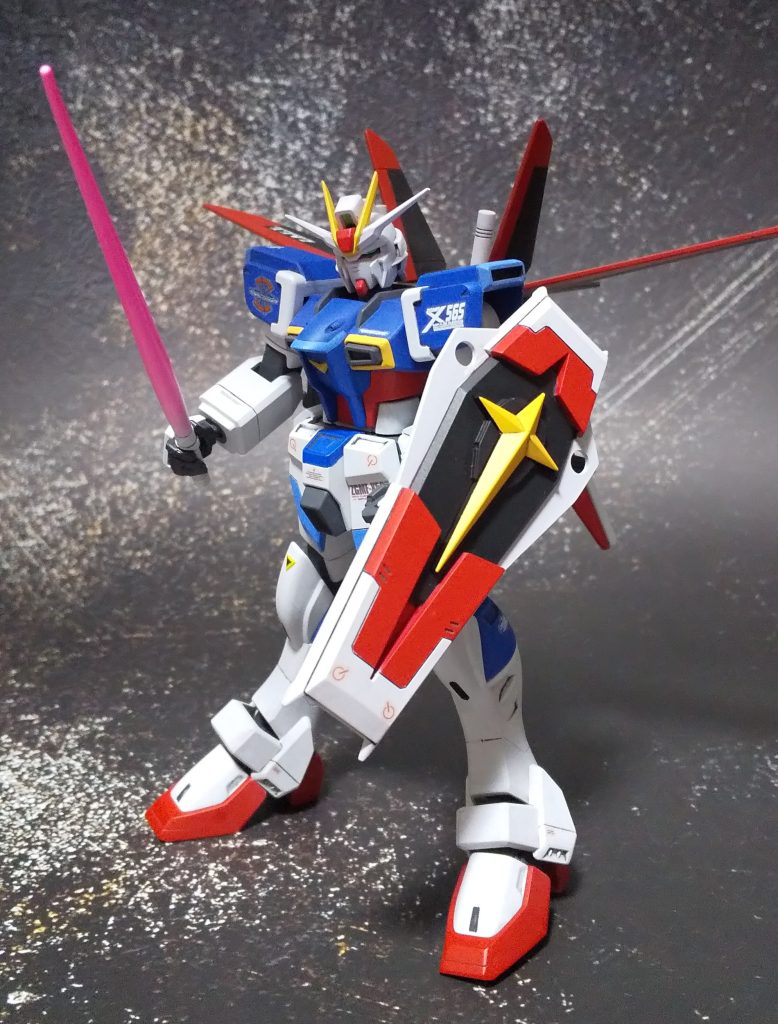 ビームサーベル、透明パーツじゃない。