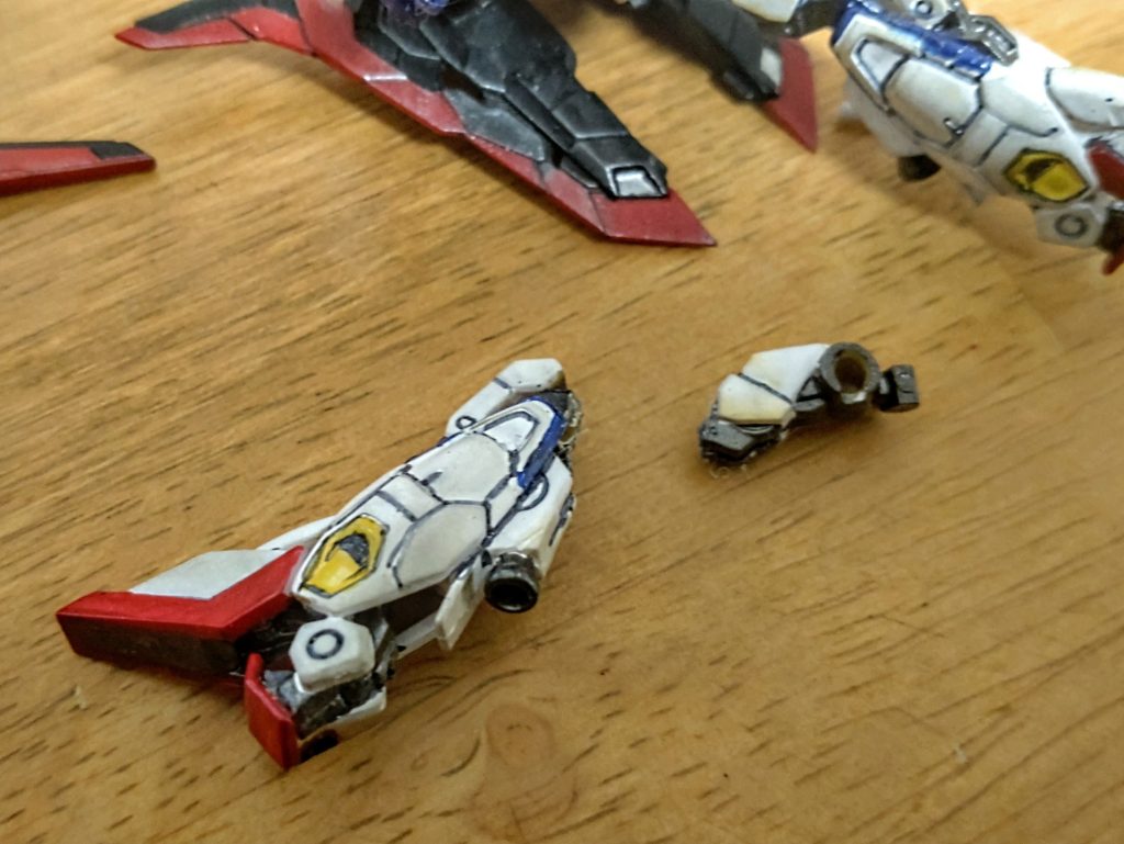 あちこちバラしてくっつけてをしてポージングつけてます。