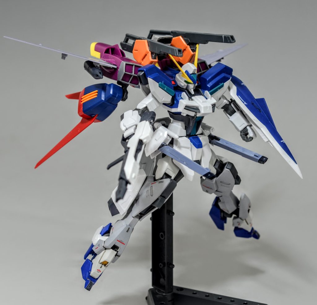 フルバーストも重要なポイントでした当初はフリーダムと同様ビーム砲は頭上に展開する予定だったのですがシルエットを変えてみても面白いかと思い脇下に変更しました