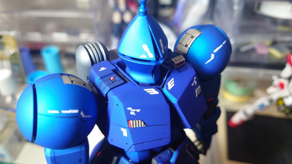 肩のスジ彫り幅を変えてみたり