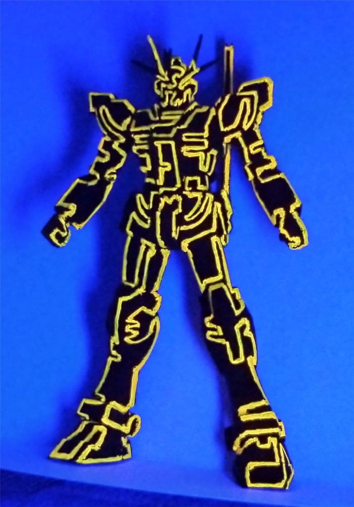 上と同じ状態でのブラックライト撮影。自ら行う時間が全くありませんでしたが(締切直前・翌朝仕事…)この通りに筆を運べば一筆で描き切れます。細かいディテールを何度も線を繰り返すのは避けてシンプルで簡略化したデザインを目指しました。それでも時間がかかりましたが…