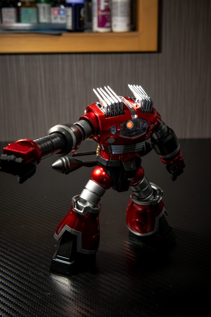 赤色の部分はゴールド下地にクリアーオレンジとクリアーレッドに少しパールが混ざってます😀二の腕やモモの部分ははシルバー下地にクリアーブラック拳とかその他諸々は黒鉄色にクリアーブラックをうっすらかけてます