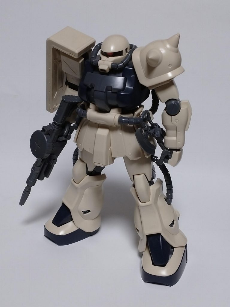 作品名：<p>ザクの日だそうですがｳﾁはｺﾚしかありません。 MG 06R-2&RE/100FZザク定価以下で買える日は来るのでしょうか…</p>