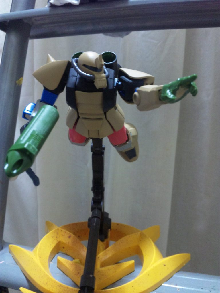 旧キットのザクの指が素敵