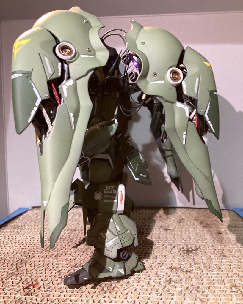 せっかくパカパカ出来るようにしたのに、羽の中身を詰めすぎて閉まらなくなる致命的ミスを犯してます(´;ω;`)