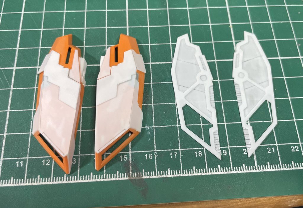 MGキュリオスのリアスカートを使用。裏側はパーツがなかったのでプラ板3層で作成