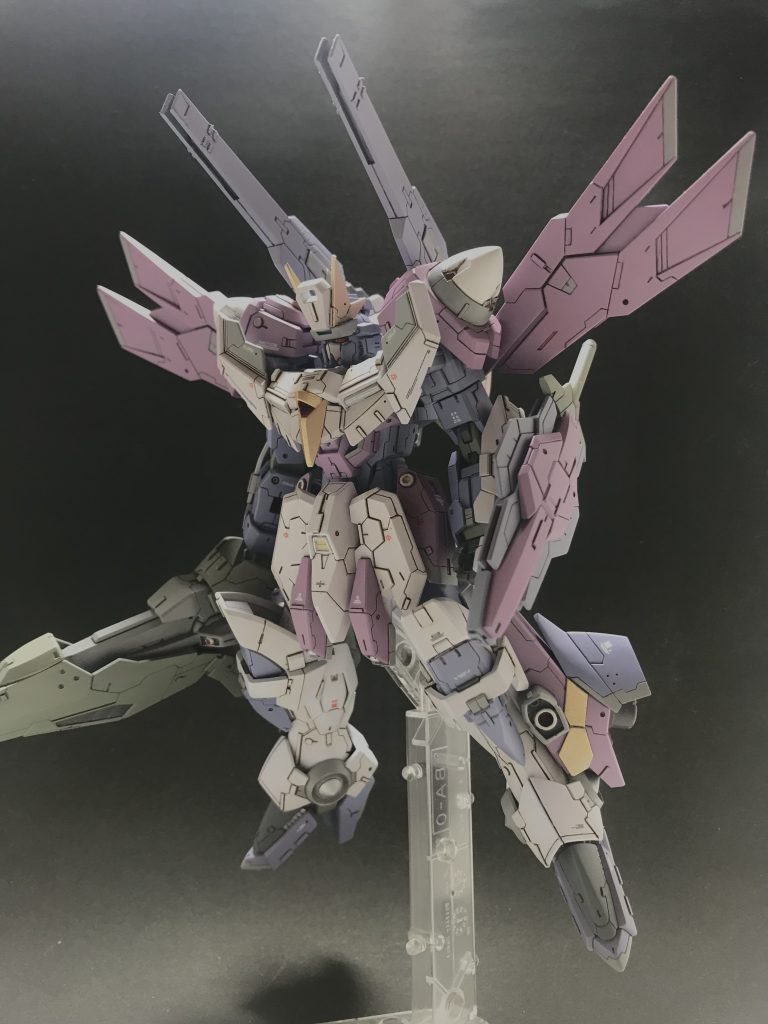 そして今回の目玉 ハイマットフルバーストてきなやつです 近接特化と見せかけて超高火力砲撃もできるというビルド改造あるあるの欲張りスペック 元キットの元キットがSEED系なのもありフリーダムを意識しました イージスナイトベースだからリライジングのグランドクロスキャノンとか使えないんだろうか トランザムでバフかければワンチャンあったりするのか?笑