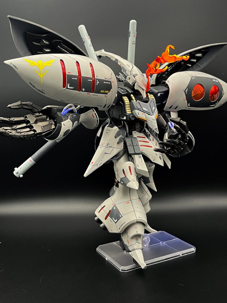 それでは最後に頑張って決めポーズ。道化師らしくちょっと気取りながらも寂しく舞台を去ります。『楽になろうぜ……』以上、こちらでビルドシリーズコンに参加致します。最後までご覧頂きありがとうございました！